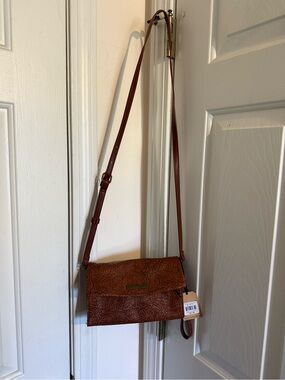 Frye & CO Flap Over Bag Embossed Brown Leather Crossbody Bag It’s Super Cute 🥰